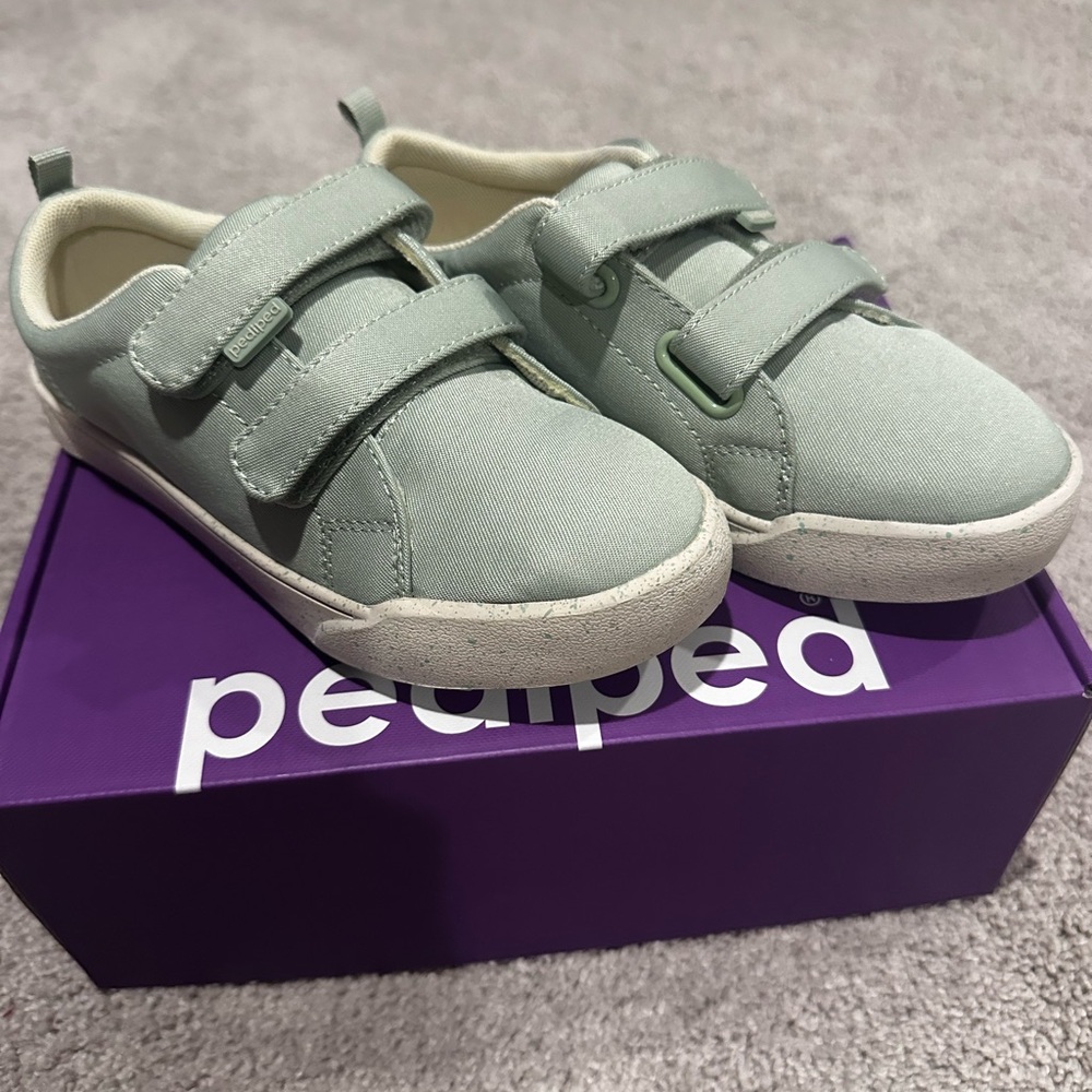NWT Pediped Avery - Flex® Sage color Sz 32 / 1Y